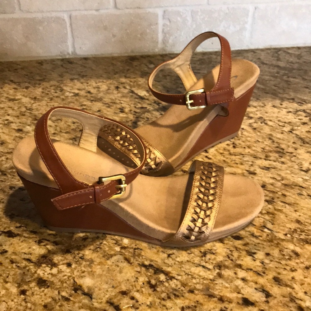 Like NEW Bronze Wedges